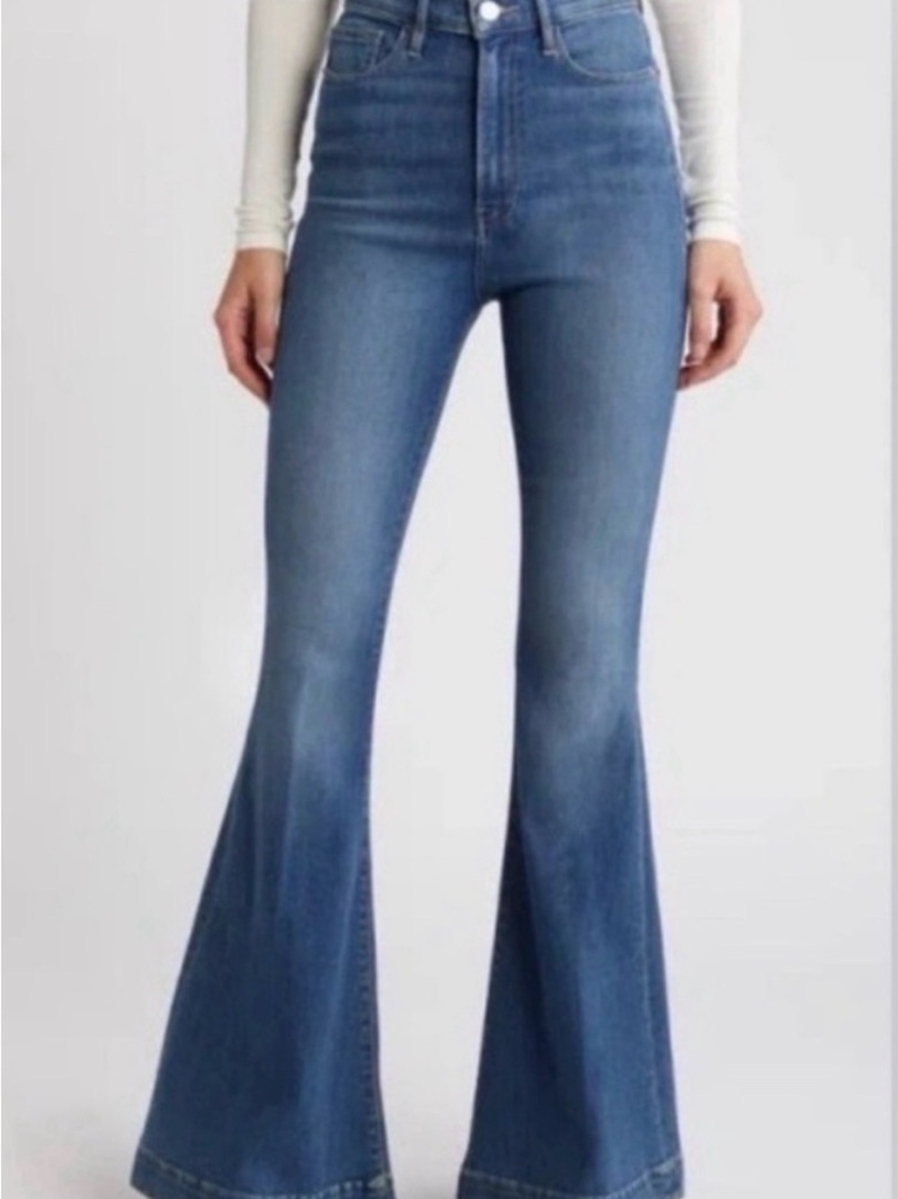 Like NEW! Frame Denim Le Super Flare- “the Donna” Medium Blue high rise jeans